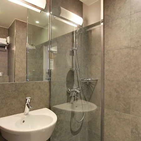 Alhambra 3*